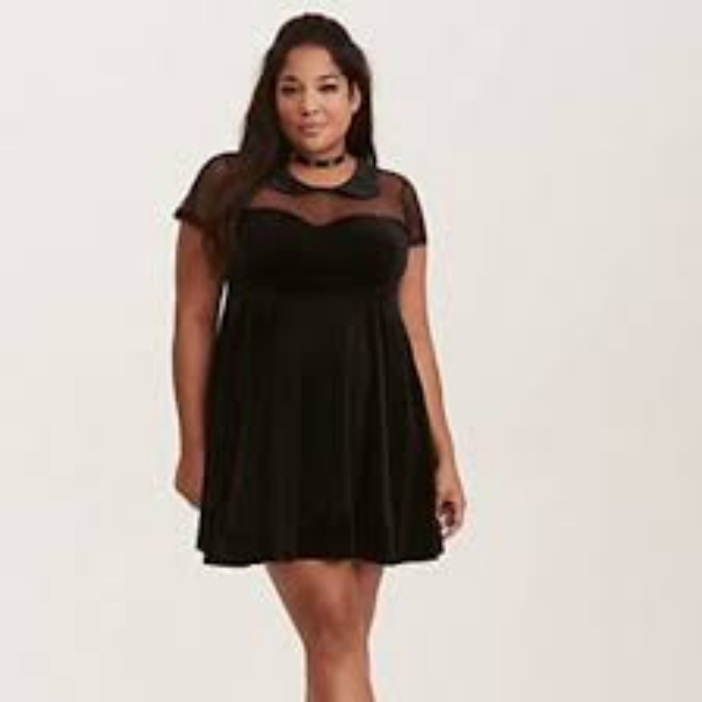 Torrid 4x black velvet peter pan collar dress